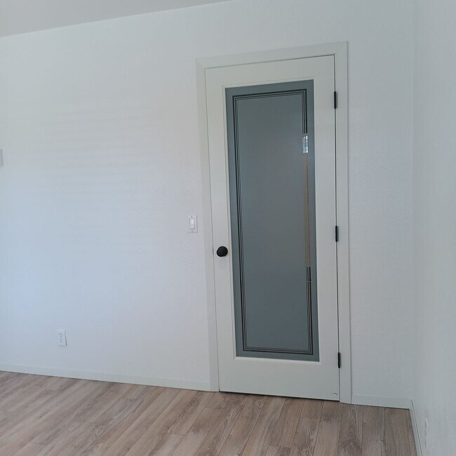 Building Photo - Great Home & Office is Ready for you in Jefferson!