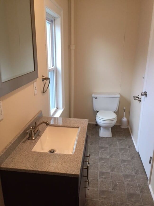 Building Photo - 209 S Main St