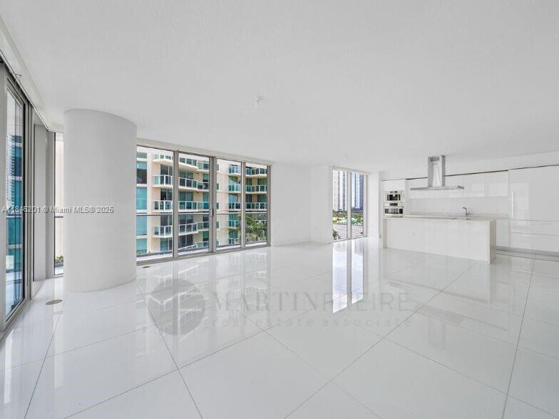 Building Photo - 300 Sunny Isles Blvd