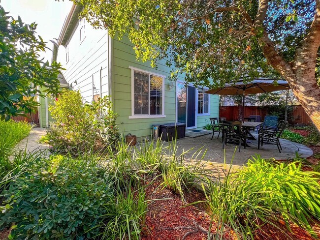 Building Photo - Four Bedroom Napa Home