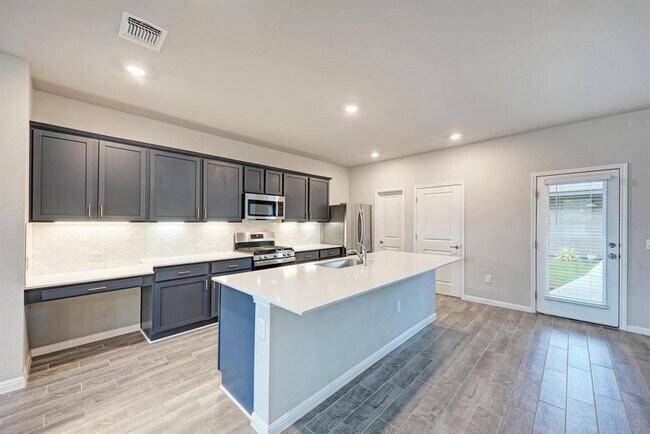 Building Photo - 5408a Baythorne Dr