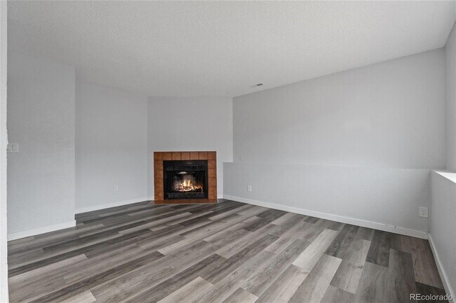Building Photo - 3445 Cochran Dr