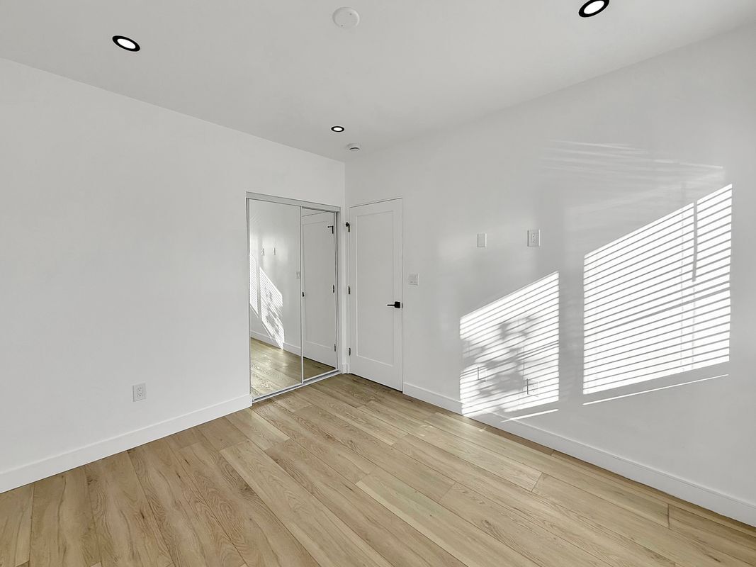 Building Photo - 1273 Donatello St