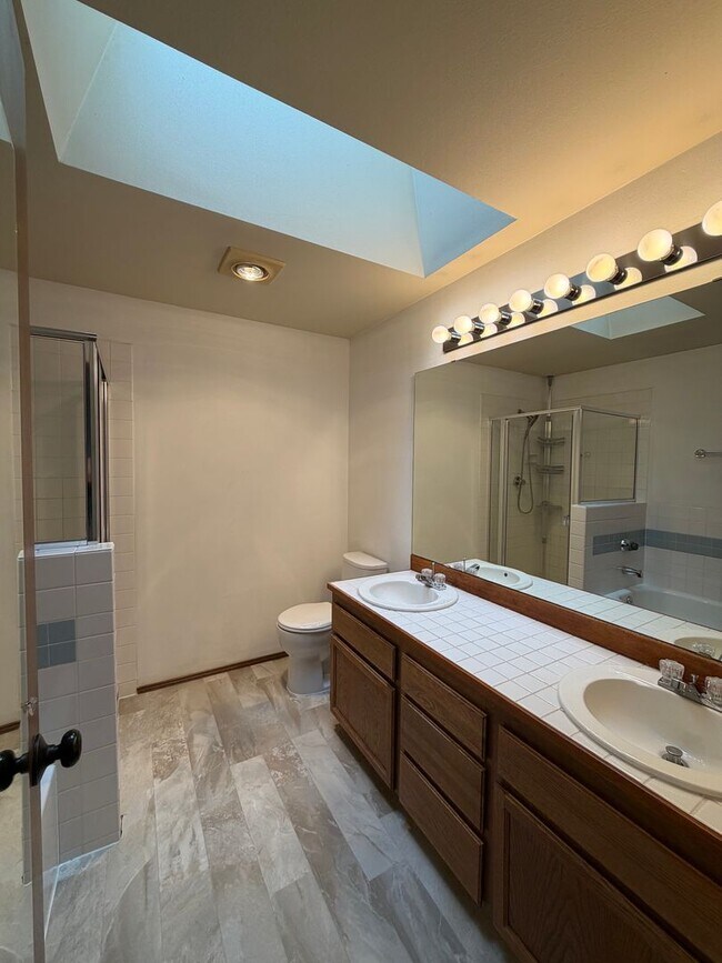 Building Photo - Saratoga Reach Beauty: Updated 4BR Home with Deck, Fireplace & Prime Mukilteo Location