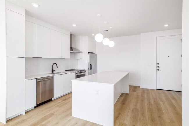 Building Photo - 1701 Simond Ave