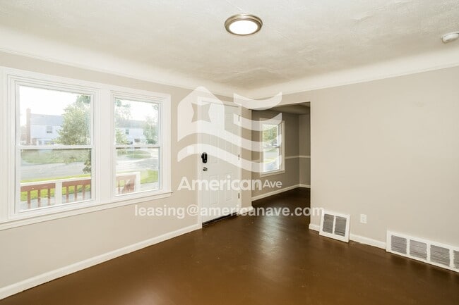 Building Photo - 6000 Cadieux Rd