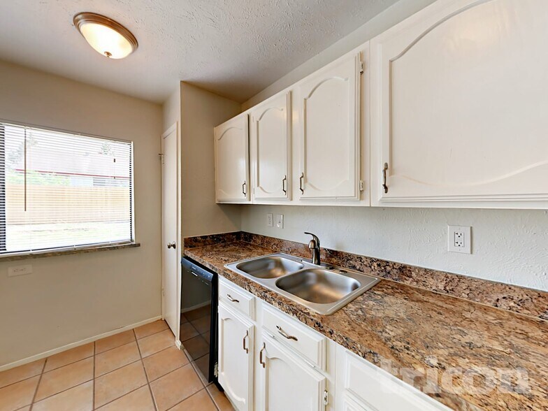 Building Photo - 7006 Blackberry Dr