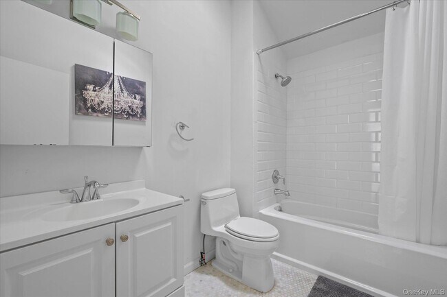 Building Photo - 5 Lakewood Ln