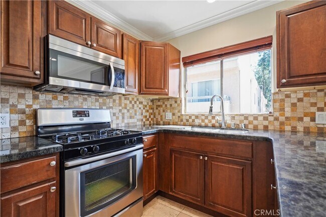 Building Photo - 15457 Moorpark St
