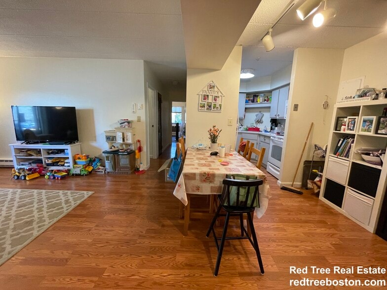 Building Photo - 125 Pleasant St