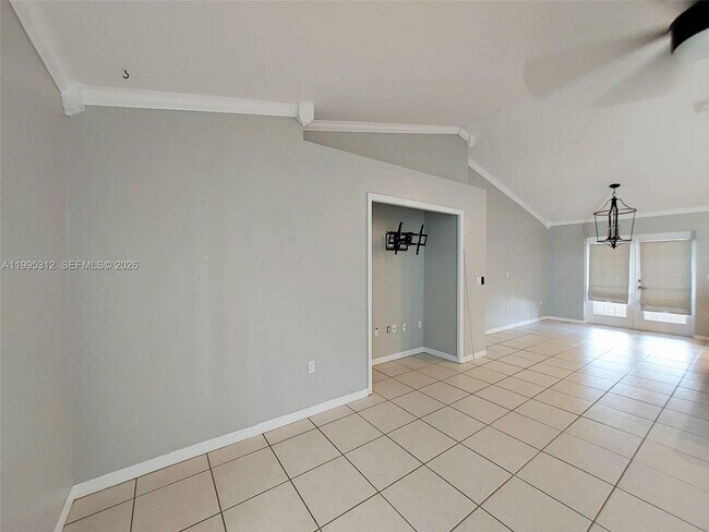 Building Photo - 4031 Santa Barbara Dr