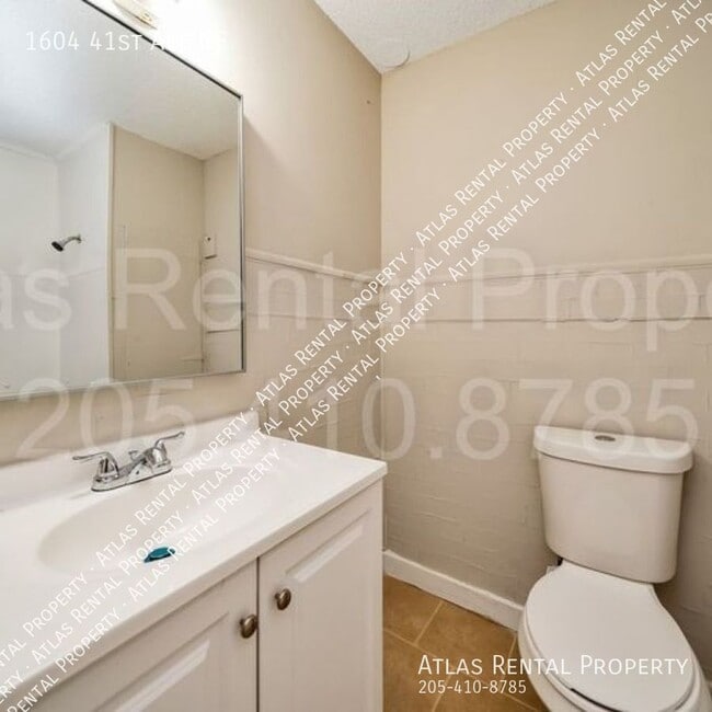 Building Photo - 1604 41st Ave NE