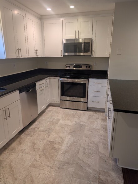 Building Photo - 5 Edwards St