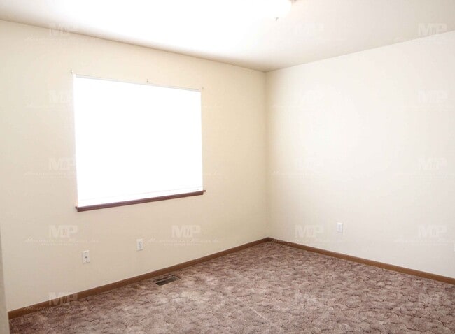 Building Photo - 518 S Howes St