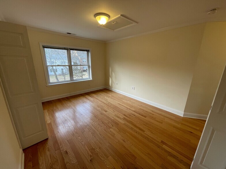Building Photo - 302 Paine Ct