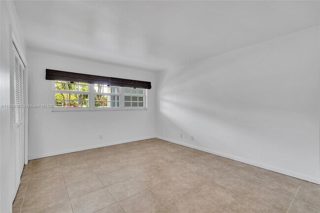 Building Photo - 2940 N Course Dr