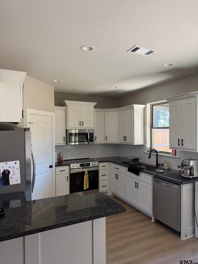 Building Photo - 11201 County Rd 166