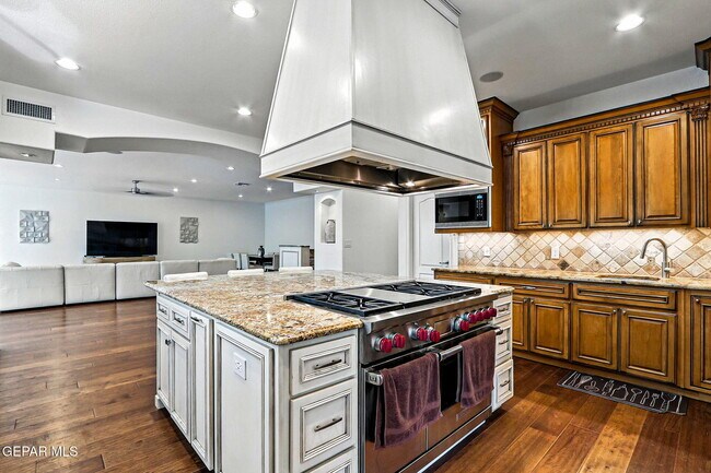 Building Photo - 6528 Calle Placido Dr