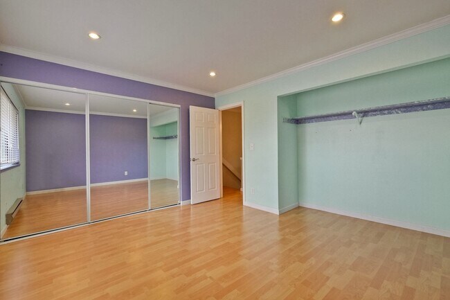 Building Photo - Popular Woodside Commons at Its Finest.