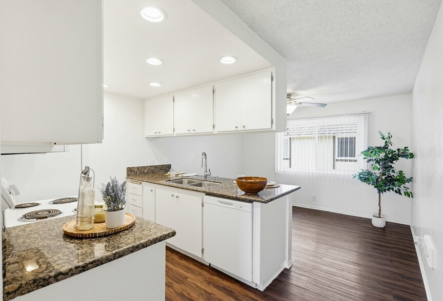 Building Photo - Sandpiper Apartments