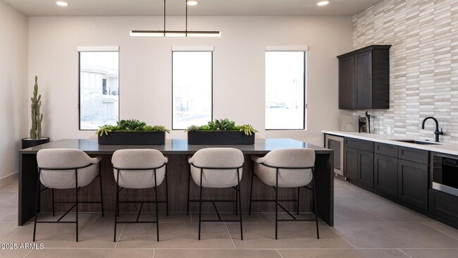 Building Photo - 2121 W Sonoran Desert Dr