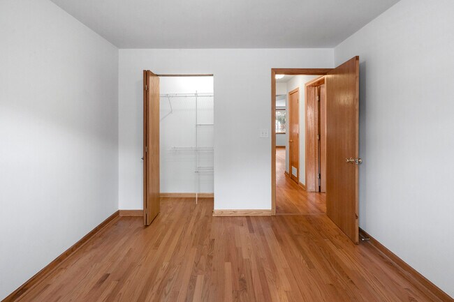 Building Photo - 2112 W Armitage Ave