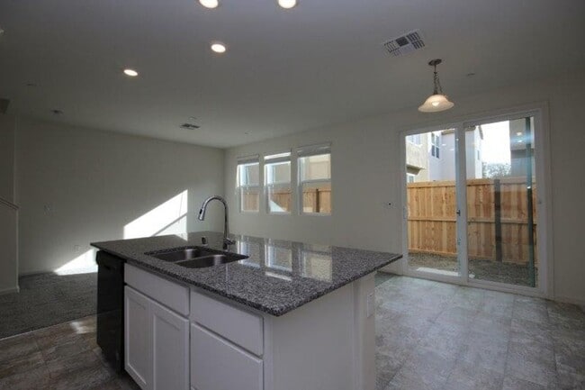 Building Photo - 3 Bed Home in Gated Elk Grove Community