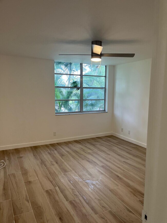 Building Photo - 9441 Live Oak Pl