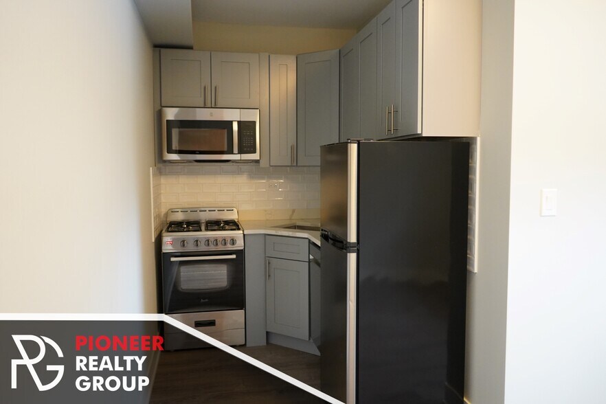 Building Photo - 503 W Belmont Ave