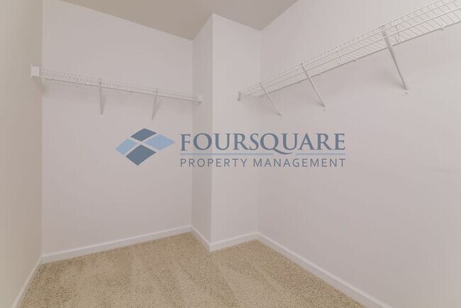 Building Photo - Spacious 3-Bed Home with Loft, Modern Kitc...