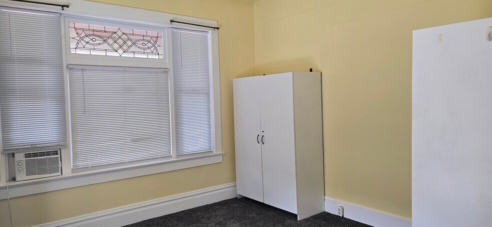 Building Photo - 1057 S 900 E