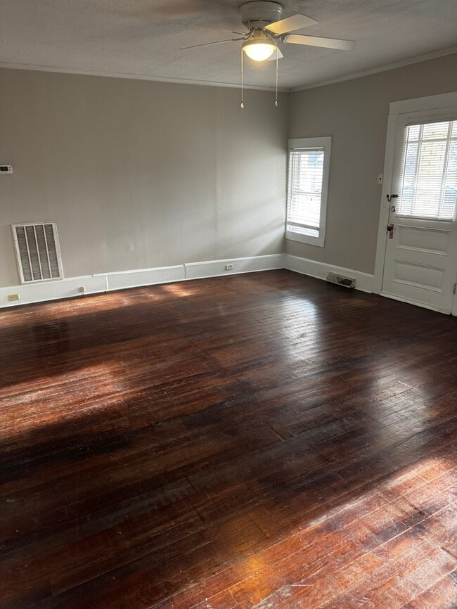 Building Photo - 512 S Zion St