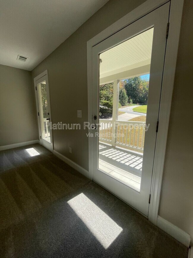 Building Photo - 1305 Smithdale Heights Dr