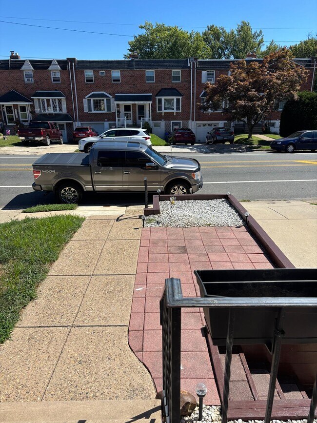 Building Photo - 12406 Dunks Ferry Rd