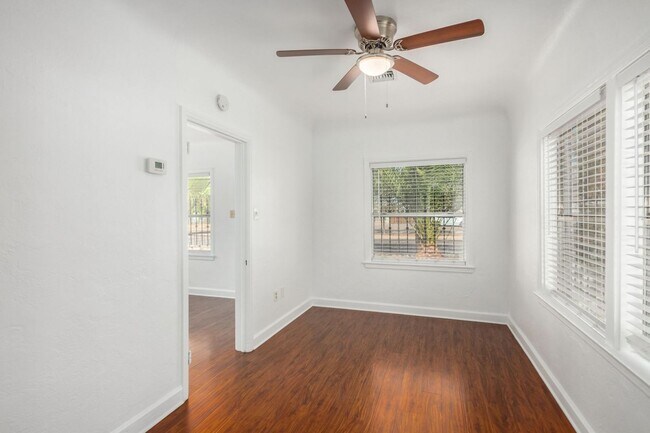 Building Photo - One Bedroom Single Family Home - Garfield District - First Month Free!