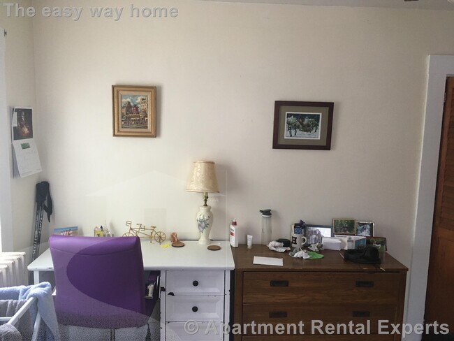 Building Photo - 28 A Cherry St