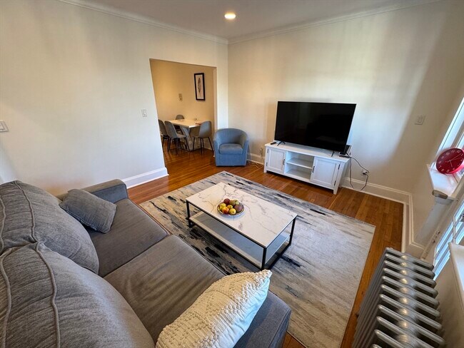 Building Photo - 2035 Commonwealth Ave