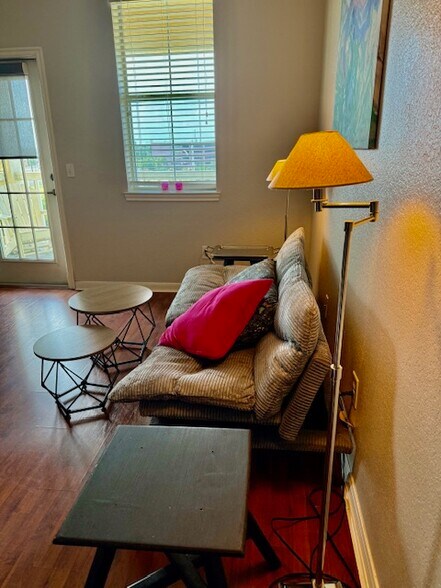 Building Photo - 860 N Orange Ave