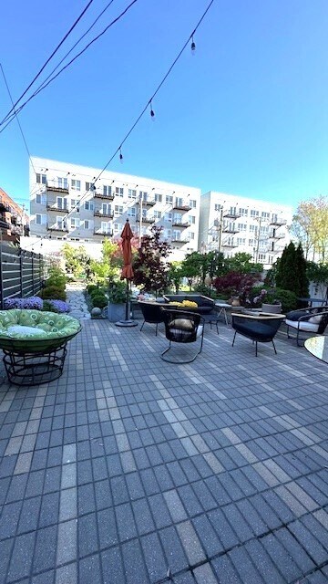 Building Photo - 2142 W Monroe St