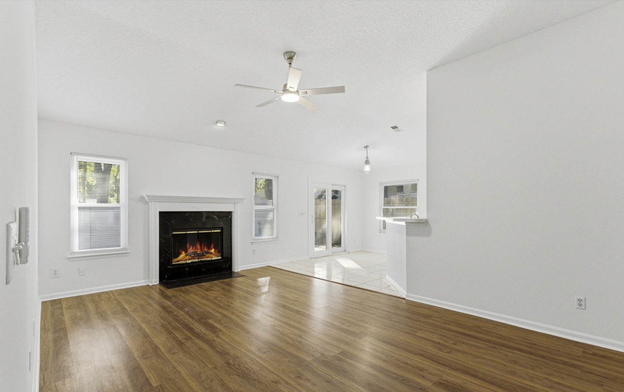 Building Photo - 8510 Majestic Oaks Dr S