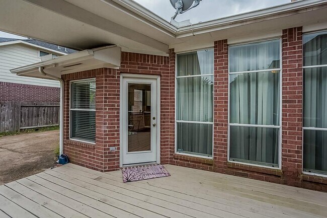 Building Photo - 6105 Jordan Dr