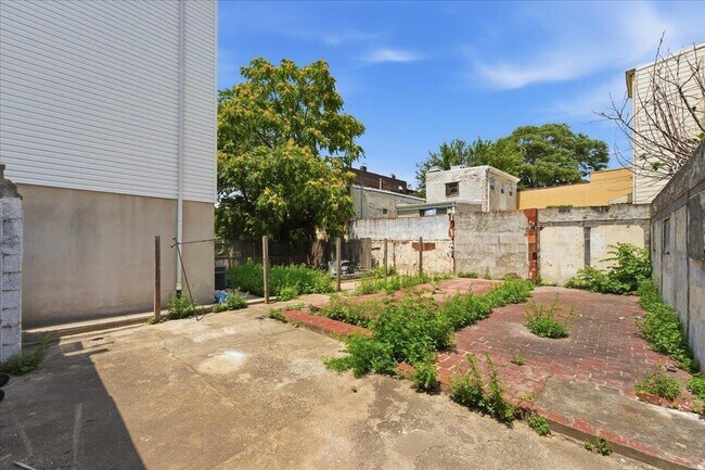 Building Photo - 78 Logan Ave