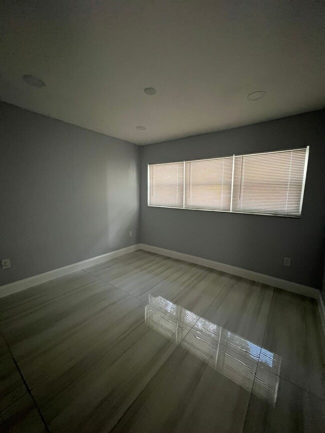 Building Photo - Corner Townehome 3Bed /2Bath