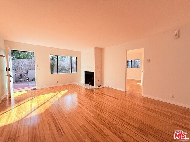 Building Photo - 1531 Cabrillo Ave