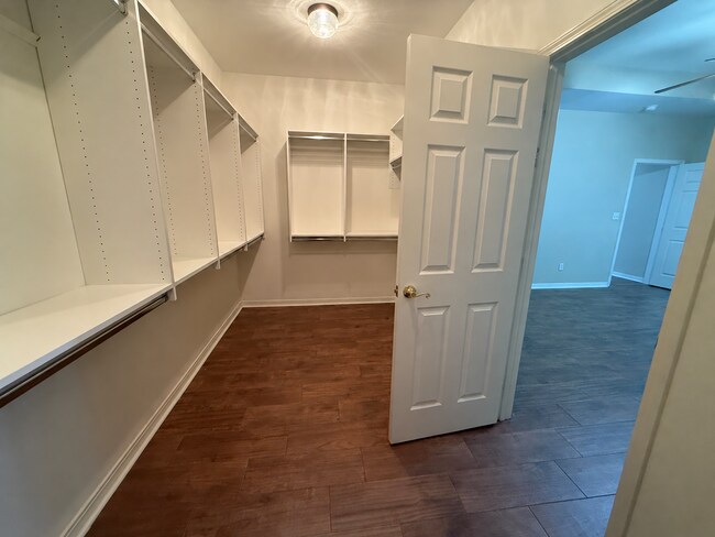 Building Photo - 139 Hallette Dr