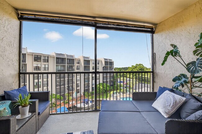 Building Photo - 20 Royal Palm Way