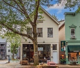 Building Photo - 2111 W Roscoe St