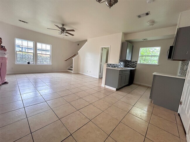 Building Photo - 6841 Larkstone St