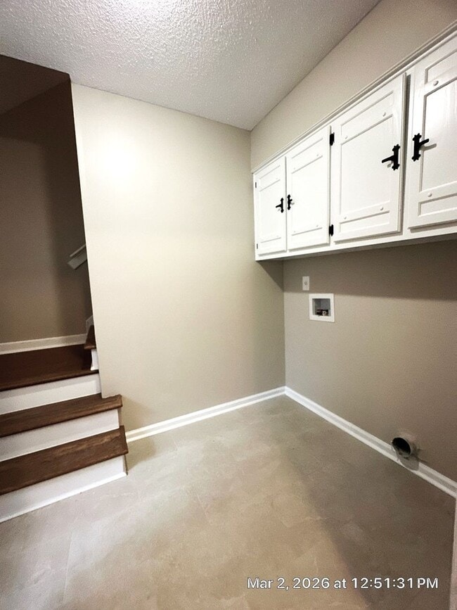 Building Photo - Germantown/ Gorgeous 5 Bedroom Home Newly Renovated