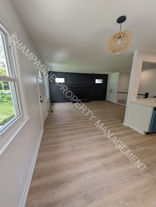 Building Photo - Modern Home in Waldo